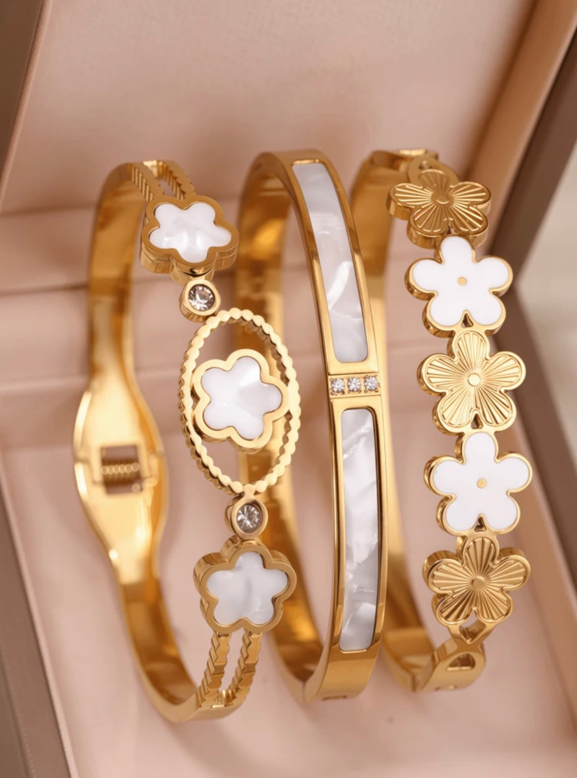 Set de pulsera trébol blanca